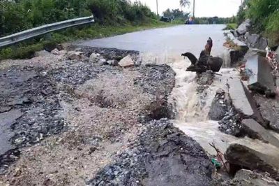 Lai Châu: Mưa lớn gây sụt lún tỉnh lộ 132, ô tô không thể lưu thông qua xã Sì Lở Lầu