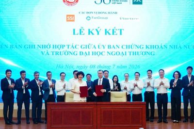 Ủy ban Chứng khoán Nhà nước hợp tác với các trường đại học lớn phát triển nguồn nhân lực cho thị trường chứng khoán