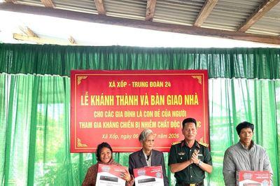 Sư đoàn 10, Quân đoàn 34 phối hợp xây nhà cho gia đình người tham gia kháng chiến nhiễm chất độc hóa học