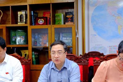 Kiến nghị đưa sách giáo khoa là hàng hóa thiết yếu