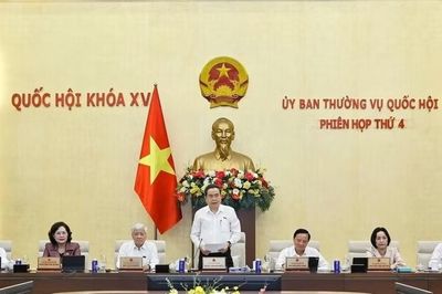 Khai mạc Phiên họp thứ tư của Ủy ban Thường vụ Quốc hội