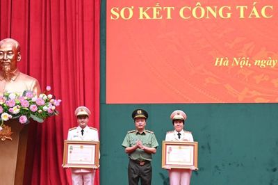 Đảm nhận khối lượng công việc lớn, nhiều nhiệm vụ mới, khó, có tính chiến lược