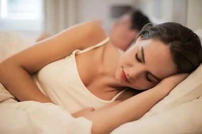 Đi ngủ trước 23 giờ trong 7 ngày, cơ thể có thể thay đổi theo những cách bạn không ngờ