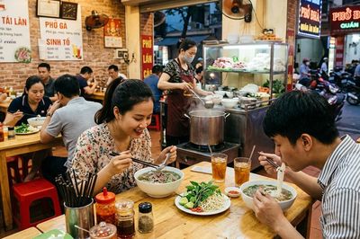 Vì sao tô phở đã tăng giá thì không bao giờ giảm?
