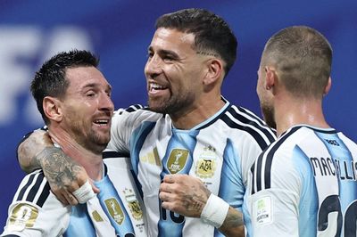 Argentina ngược dòng không tưởng, Messi thốt lên 'điên rồ'