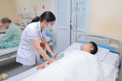 Tập gym 2 giờ mỗi ngày, nam kỹ sư bị tổn thương cơ, suýt suy thận