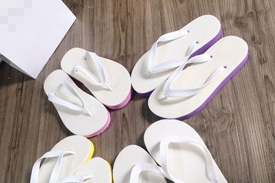 Vì sao gọi là dép Lào?