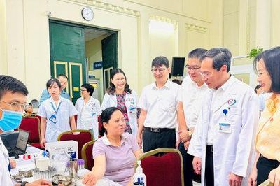 Trên 7.000 người dân phường Kim Liên được khám sức khỏe miễn phí