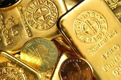 Giá vàng phục hồi khi thị trường chờ tín hiệu từ Fed