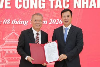 Đại học Quốc gia Hà Nội bổ nhiệm Hiệu trưởng và 4 Phó Hiệu trưởng Trường Đại học Y Dược