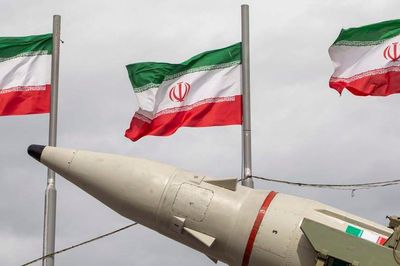 Iran dồn dập tấn công căn cứ Mỹ tại Trung Đông sau đòn không kích từ Washington