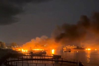 Cảng Iran bốc khói sau đợt không kích mới của Mỹ
