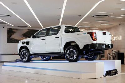 Lý do chưa thể sớm có Toyota Hilux PHEV
