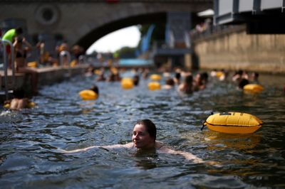 Dòng sông ô nhiễm nhất Paris trở thành bãi tắm