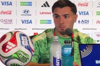 Diaz 'đứng hình' vì sự cố hy hữu tại World Cup