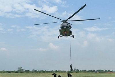 Mãn nhãn xem chiến sĩ đặc công đổ bộ từ trực thăng
