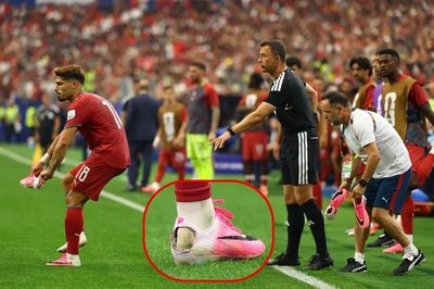 Vì sao Pedro Neto cắt hở gót giày khi đá World Cup?