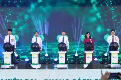 Thủ tướng: Đầu tư cho y tế không chỉ để phục vụ khám, chữa bệnh mà còn để đầu tư cho tương lai
