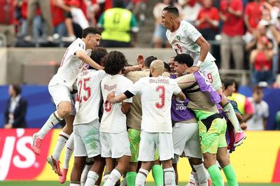 Thơ World Cup: Chủ nhà tan mộng