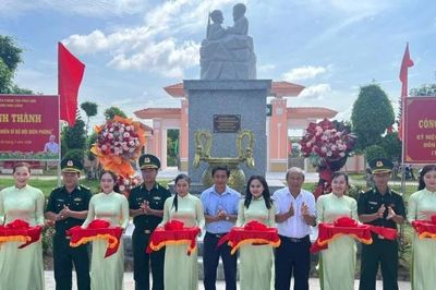 Khánh thành tượng đài Bác Hồ với chiến sĩ Bộ đội Biên phòng