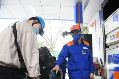 Xăng E5RON92 giảm hơn 500 đồng/lít từ chiều 9/7