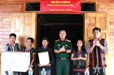 Đoàn Kinh tế - Quốc phòng 737 trao nhà tình nghĩa tặng gia đình chính sách