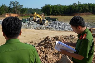 Khởi tố bị can liên quan đến doanh nghiệp bán chui hàng trăm mét khối đất