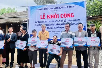 Xã Thạnh Mỹ tổ chức khởi công 11 nhà cho thân nhân người có công cách mạng