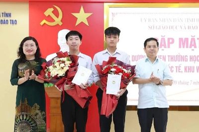 Hà Tĩnh vinh danh 2 học sinh đạt thành tích xuất sắc tại các kỳ thi quốc tế