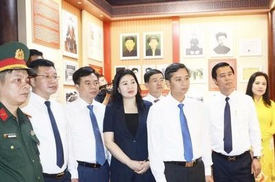 Dâng hương tưởng nhớ nhân 114 năm Ngày sinh Tổng Bí thư Nguyễn Văn Cừ