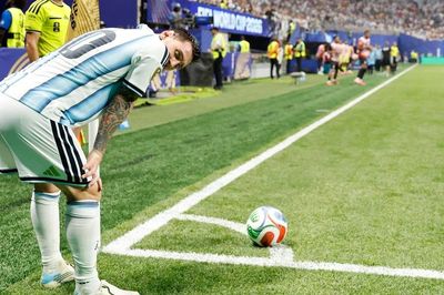 Chiêu phạt góc của Arsenal bị bóp nghẹt tại World Cup, Ngoại hạng Anh có nên học theo?