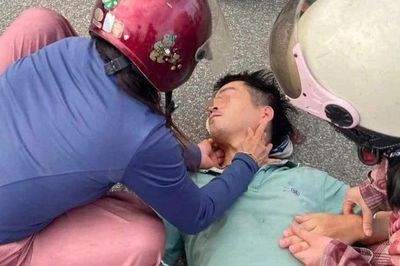 Hơn 10 phút ép tim giữa phố giành giật sự sống cho người đàn ông