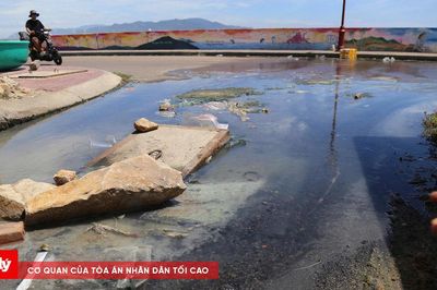 Chính quyền lên tiếng vụ nước thải trào từ hố ga chảy ra biển