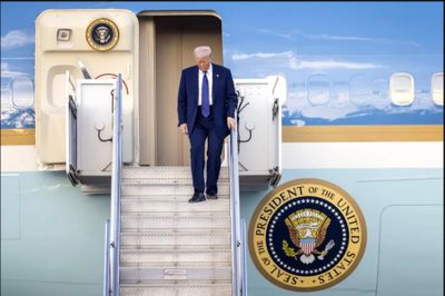 Lý do ông Trump bỏ chuyên cơ mới, sử dụng Không lực Một cũ