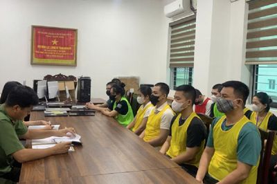 Khởi tố 42 đối tượng mua bán dữ liệu và tổ chức đánh bạc, thu giữ 42 cây vàng
