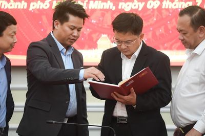 TPHCM tiếp nhận sơ đồ chôn cất 21 liệt sĩ từ nhóm nghiên cứu của đại học Mỹ