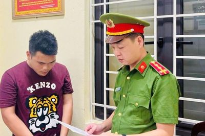 Khởi tố đối tượng cầm phóng lợn chống CSGT ở Hưng Yên