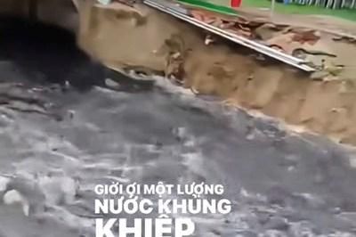 Làm rõ dòng nước màu đen chảy ra biển Sầm Sơn