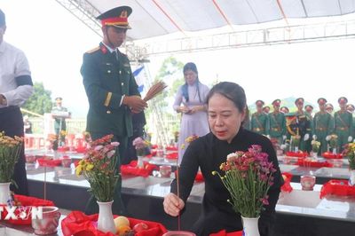 Phó Chủ tịch nước dự Lễ truy điệu, an táng hài cốt liệt sỹ tại tỉnh An Giang