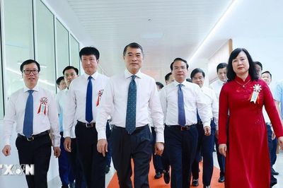 Thủ tướng dự Lễ khai trương hoạt động Bệnh viện Hữu nghị Việt Đức và thăm Bệnh viện Bạch Mai cơ sở Ninh Bình