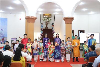 Khơi dậy tình yêu sách, tôn vinh giá trị áo dài Việt Nam