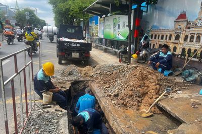 TP Hồ Chí Minh: Xuất hiện hố sụt lớn trên đường Trường Chinh