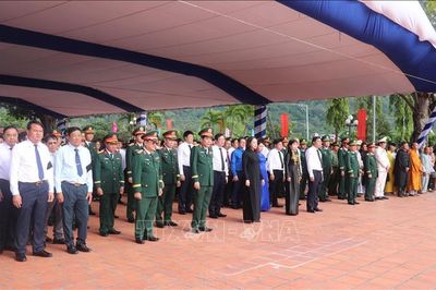 Phó Chủ tịch nước Võ Thị Ánh Xuân dự Lễ truy điệu, an táng hài cốt liệt sĩ tại tỉnh An Giang