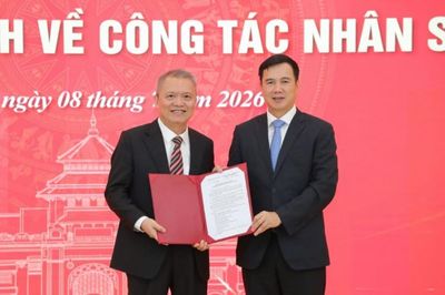 Đại học Quốc gia Hà Nội ký hợp đồng Hiệu trưởng với chuyên gia trình độ cao