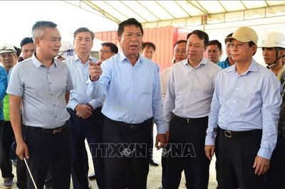 Huy động tối đa nhân lực, phương tiện thi công cao tốc Cam Lộ - La Sơn