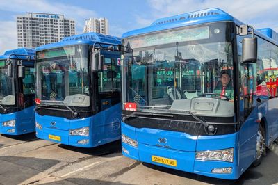 TP Hồ Chí Minh: Lượng người đi xe buýt tăng mạnh nhờ miễn phí vé và chuyển đổi xanh