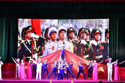 'Khát vọng biển': Chương trình nghệ thuật cổ vũ cán bộ, chiến sĩ Vùng 2 Hải quân