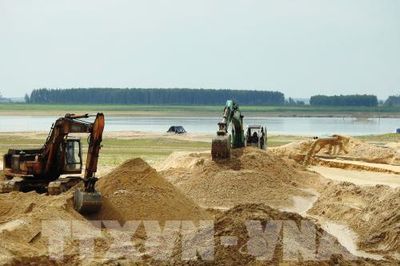 Ngăn găm hàng, thao túng giá vật liệu xây dựng