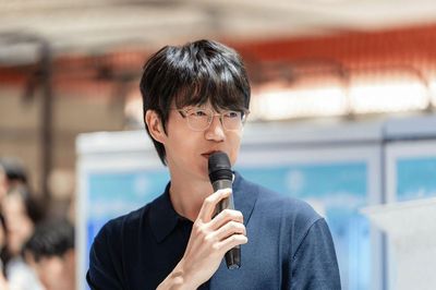 Sung Si Kyung bày tỏ mong muốn kết hôn ở tuổi 47