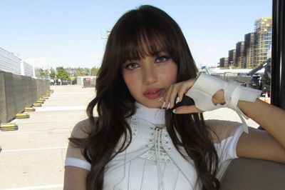 Lisa (BLACKPINK) gây tranh cãi vì diện mạo khác lạ